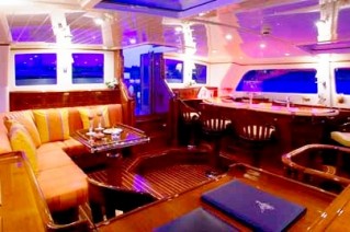 WHISPER - The Yachts Bar and Pilothouse